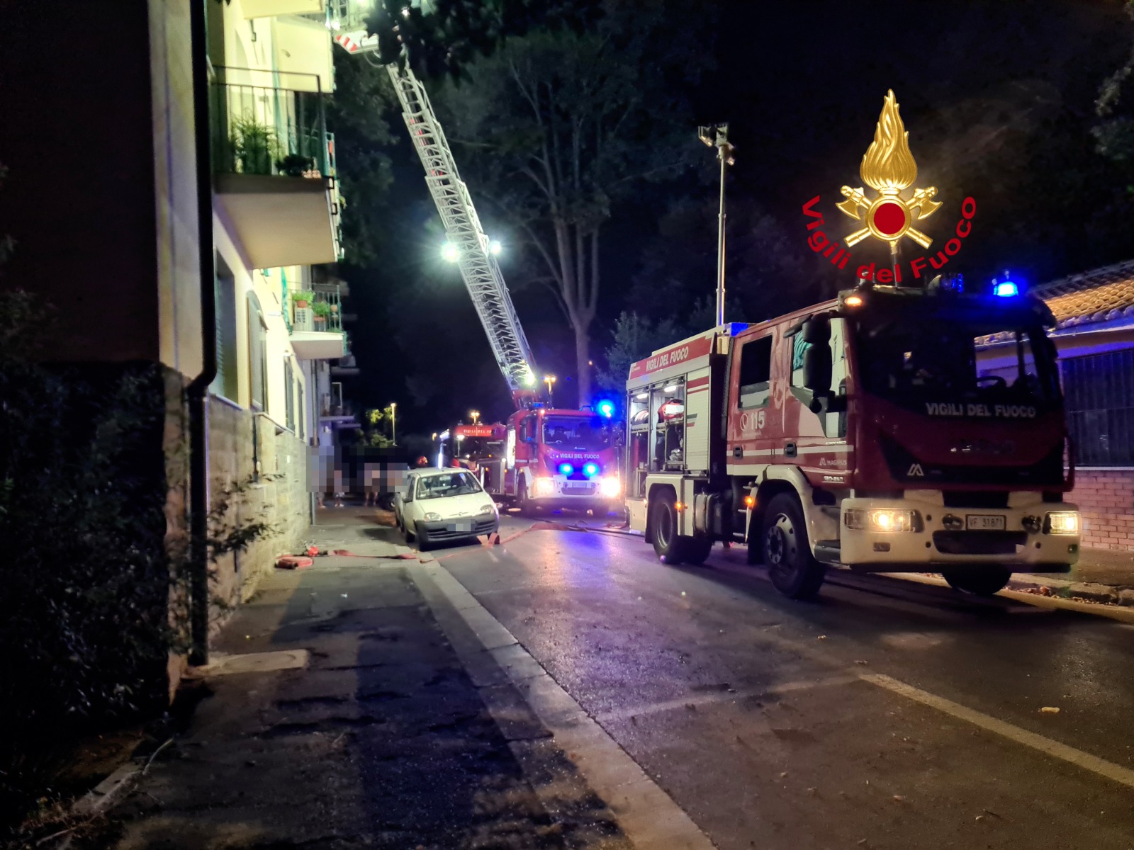 vigili del fuoco firenze appartamento incendio