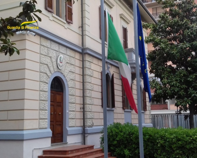 Maxi evasione di oltre 1,7 milioni di euro e 100 dipendenti pagati “in nero”: nel mirino società agricola di Grosseto