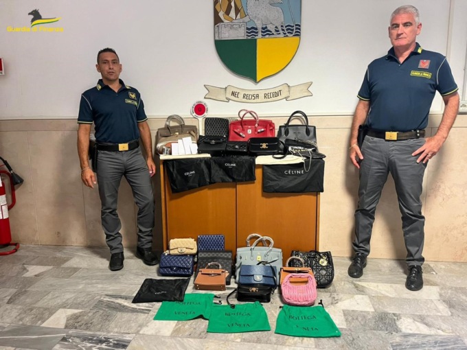 Forte dei Marmi, sequestrati oltre 850 articoli con noti marchi contraffatti