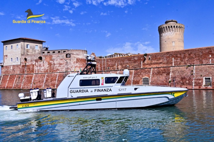 Yacht di lusso intestati all’estero per sfuggire al fisco: maxi operazione a Livorno