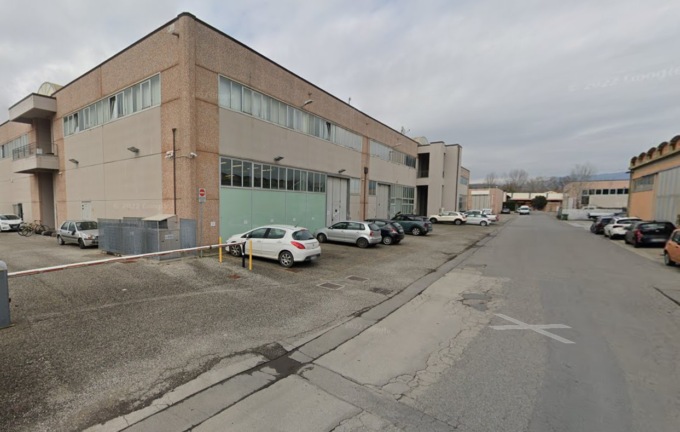 Grave infortunio sul lavoro: 23enne si schiaccia la mano in una cartiera