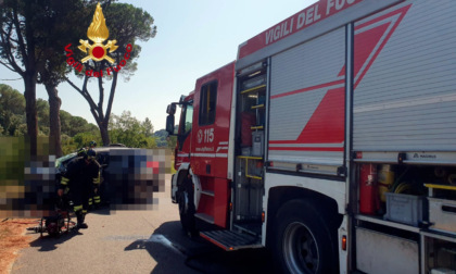 Signa, perde il controllo dell'auto e finisce contro un albero: muore 27enne di San Miniato