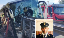 Bus sventrato dal guardrail, l'intervento salva vite di Giuseppe: il poliziotto eroe fuori servizio