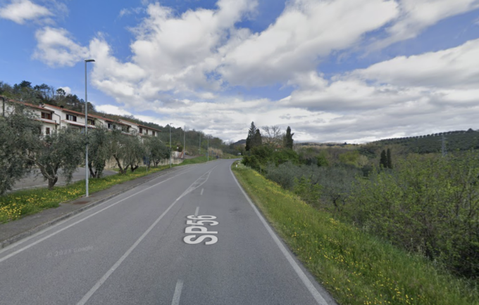Scontro tra tir e due moto a Figline, muore 63enne motociclista: un ferito è in gravi condizioni