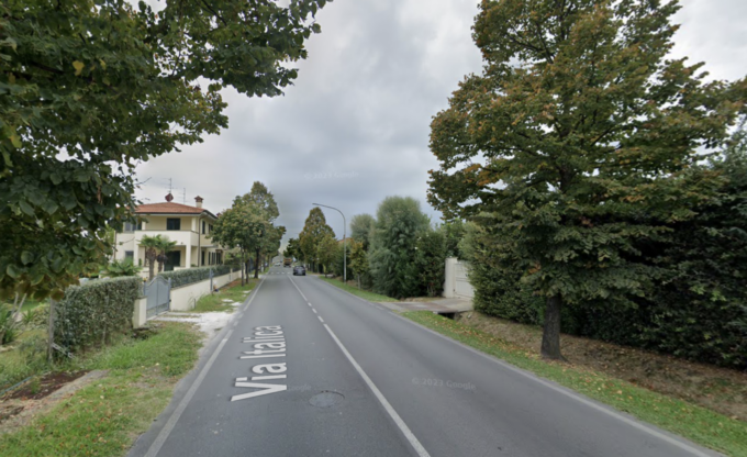 Tragedia a Lido di Camaiore, giovane muore travolto da un’auto nella notte