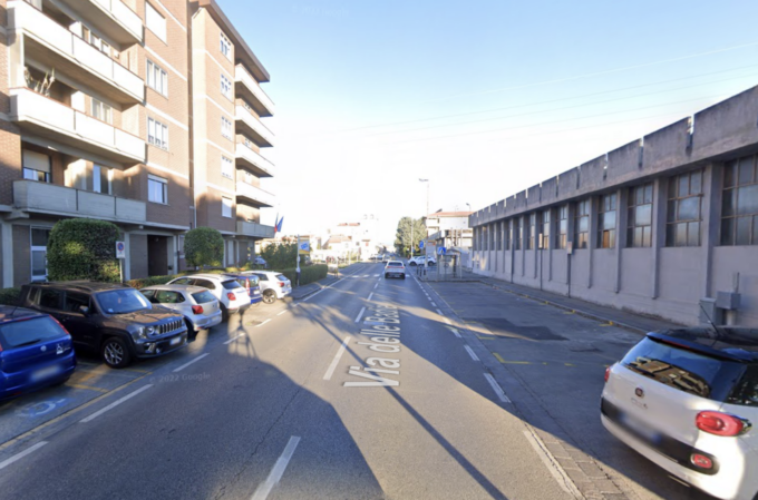 Prato, 19enne trovato morto in strada: si sospetta una caduta dall’alto