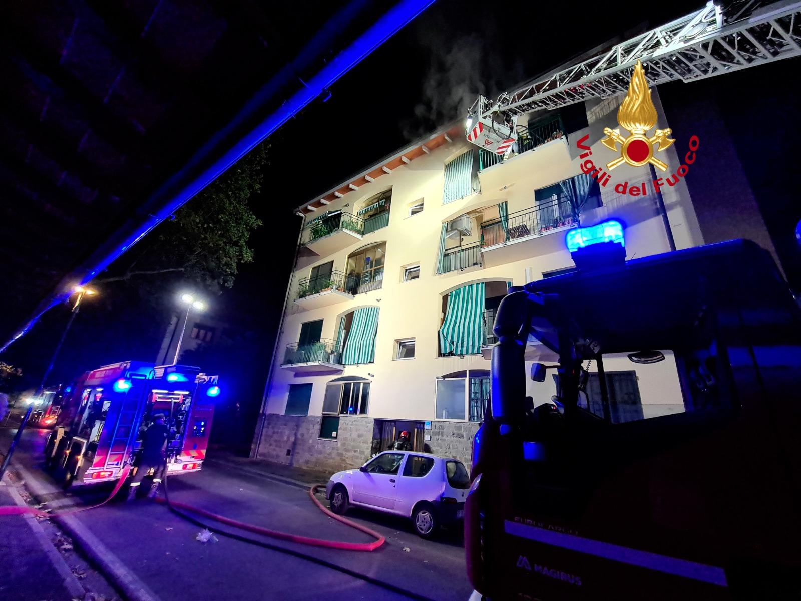 vigili del fuoco firenze appartamento incendio