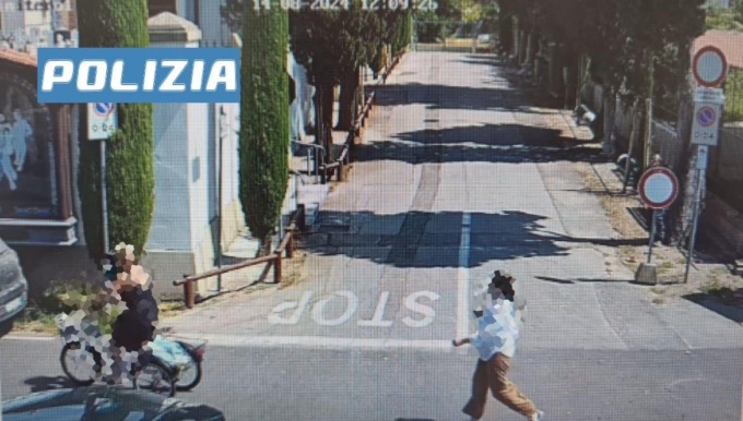 Forte dei Marmi, ferma 75enne per chiedere informazioni poi le sfila il Rolex d’oro