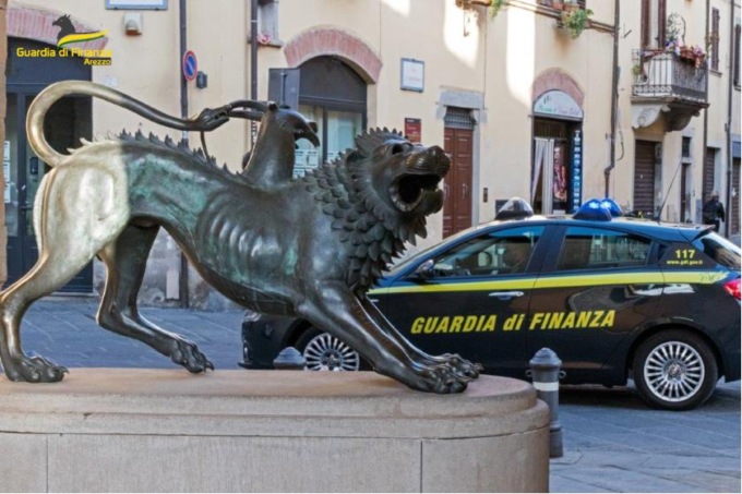 Arezzo, sequestrati beni per 220mila euro ad un imprenditore: era stato condannato per estorsione mafiosa