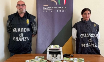 Acquistano orologi di lusso con banconote false: due truffatori sorpresi a Firenze