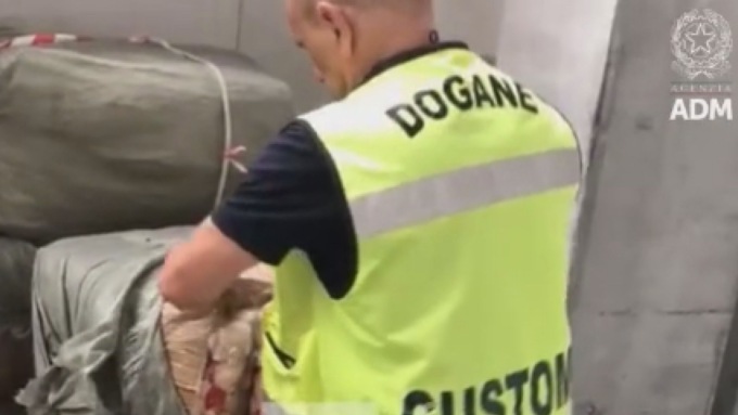 Livorno, peluches pericolosi per la salute dei bambini: maxi-sequestro