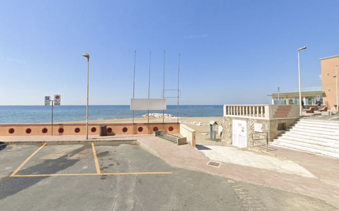 Tragedia a San Vincenzo, turista 75enne annega durante il bagno in mare