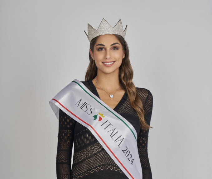 Ofelia Passaponti da Siena incoronata Miss Italia 2024