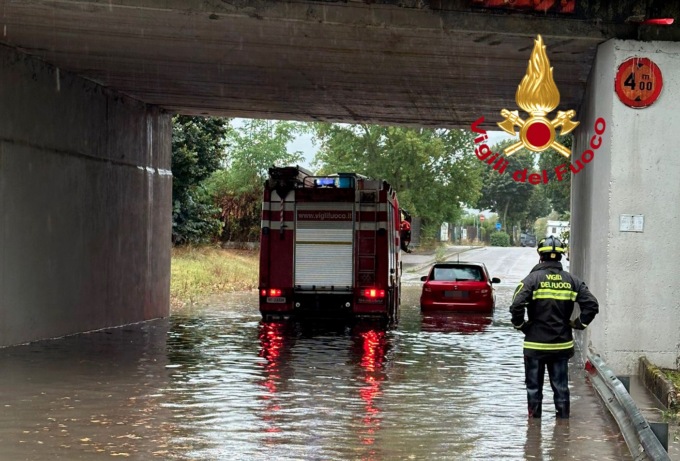 Maltempo, Toscana sott’acqua e torna l’incubo alluvione. Grandine, fulmini e paura