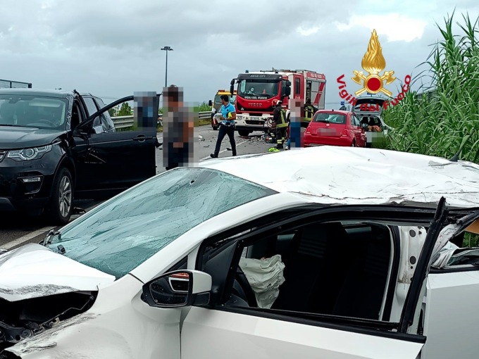 Incidente sulla Mezzana Perfetti Ricasoli a Sesto Fiorentino: cinque auto coinvolte, due i feriti