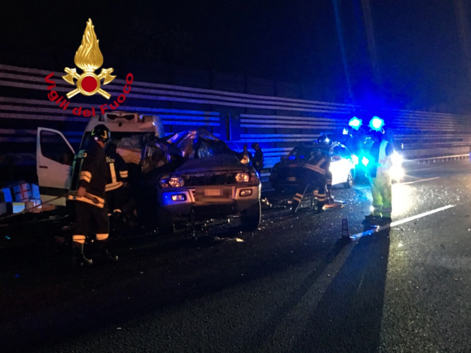 Gravissimo incidente sull’A1 a Scandicci: morto un 52enne, quattro i feriti