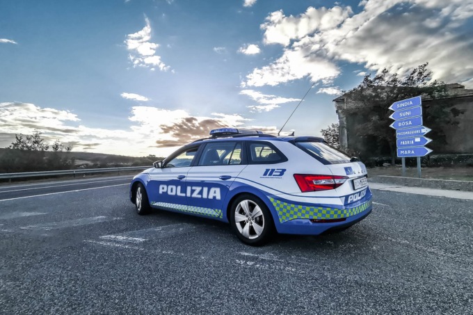 Arezzo, in viaggio sull’A1 con documenti argentini falsi: nelle tasche monili e denaro contante