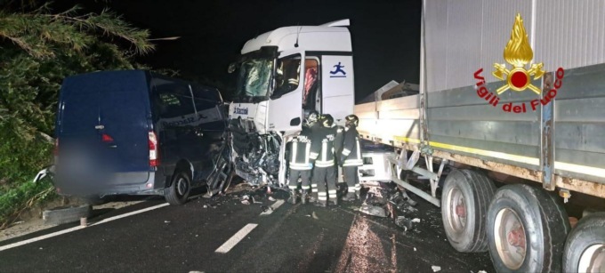 Montenero, 54enne morta nello scontro tra furgone e tir sull’Aurelia: stava effettuando delle consegne