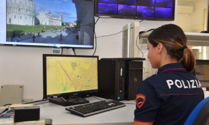 Crollo di un trabattello alla Questura di Pisa: indagini in corso e verifiche sulla sicurezza