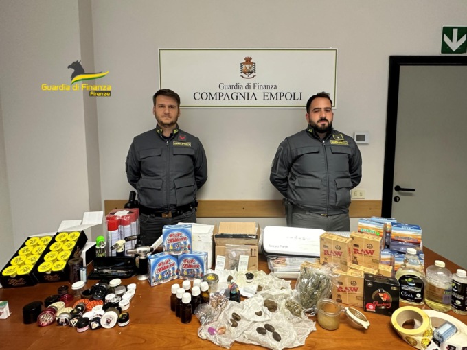 Il cane antidroga lo fiuta anche se non ha niente addosso… in casa aveva un laboratorio di stupefacenti