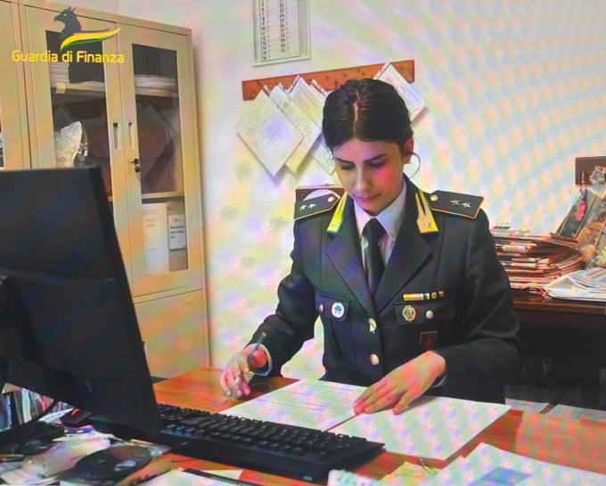 Livorno, lotta alla droga tra movida e scali portuali: due denunce e 100 dosi sequestrate