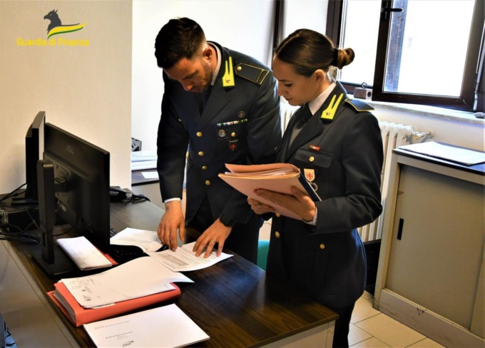 Evade il fisco per oltre 400mila euro: nei guai ristorante del centro di Livorno
