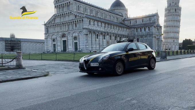 L’ex compagno la picchia davanti alle figlie minorenni: donna soccorsa alla stazione di Pisa