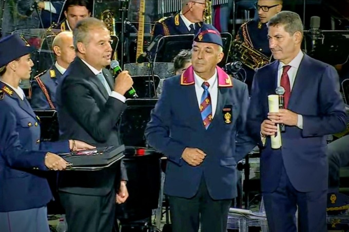 Stefano Guarnieri è “poliziotto ad honorem”. Quattordici anni fa la morte del figlio in un incidente stradale