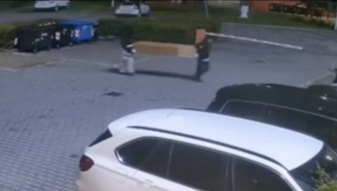 Suv incendiato e bara con la foto di un imprenditore tessile: atto intimidatorio a Prato
