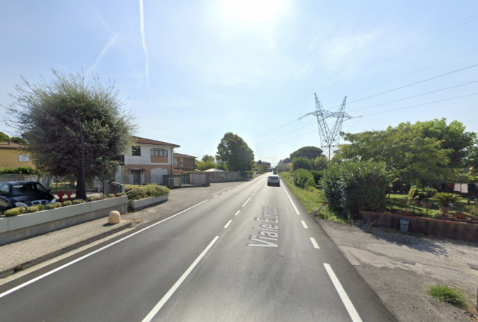 Tragedia a Marlia, scontro tra auto e bici: morto ciclista 60enne