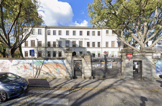 Firenze, panico a scuola. Studente spara un colpo in aria, un altro tira fuori un’ascia