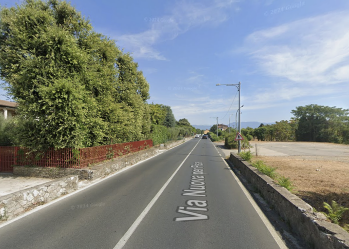 Scontro frontale tra auto a Lucca: due feriti estratti dagli abitacoli