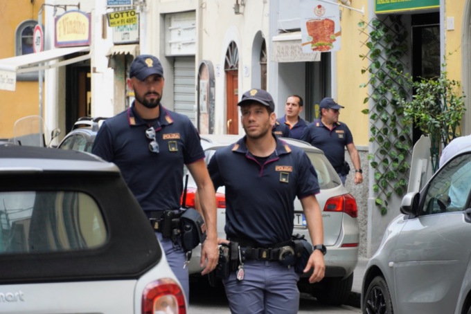 Sorpresa a rubare su auto e in un appartamento a Firenze, 24enne arrestata due volte nel giro di 24 ore