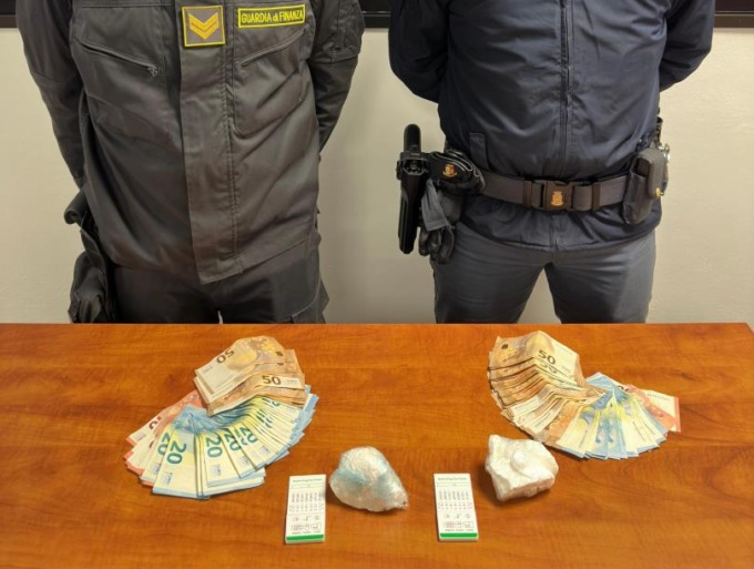 Il cane lo fiuta alla stazione Firenze Rifredi, addosso oltre 200 grammi di cocaina purissima