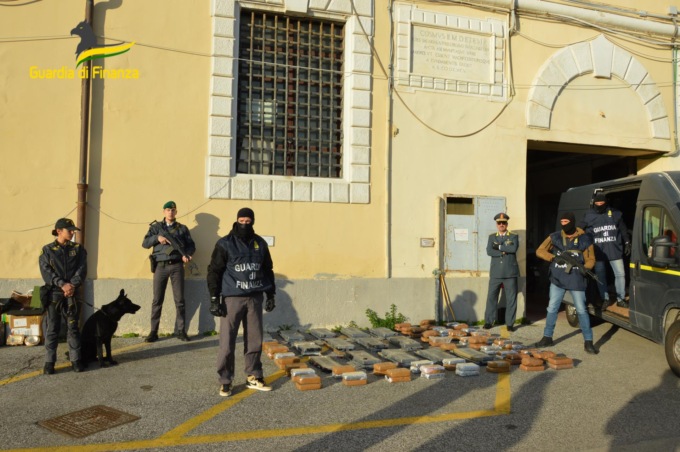 Livorno, distrutti 300kg di cocaina: avrebbero fruttato oltre 60 milioni di euro