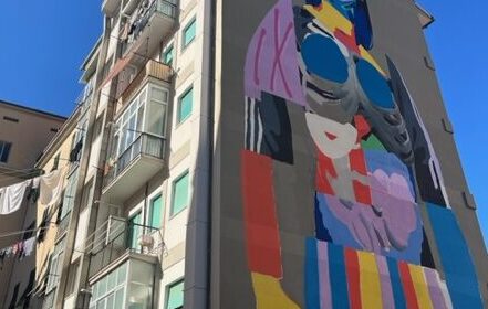 Livorno, un nuovo murale griffato Aryz nel cuore del quartiere Venezia