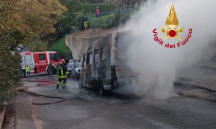 Bagno a Ripoli: scuolabus a fuoco, messi in salvo tutti i bambini