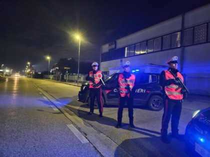 Inseguimento notturno in Fi-Pi-Li tra i Carabinieri ed un’auto rubata