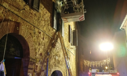 Incendio a Montalcino (Siena), salvata la padrona di casa: morti 12 cani