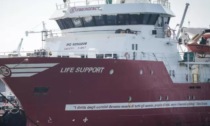 Nave Life Support al porto di Livorno con 72 migranti