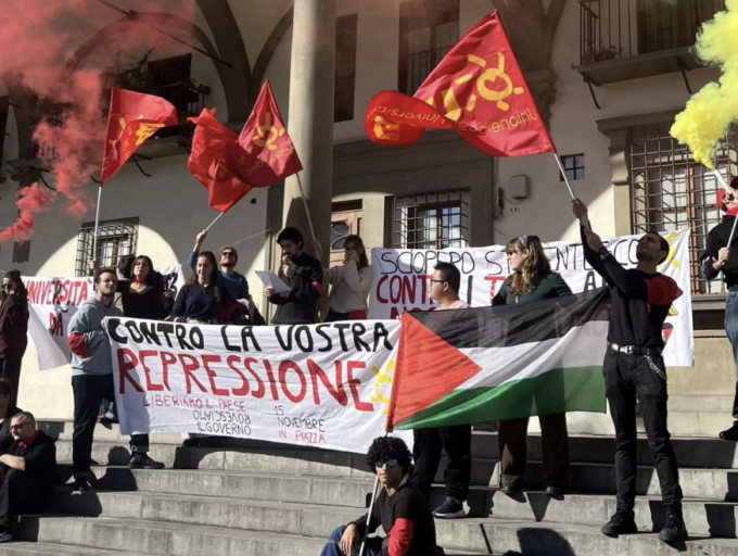 Tagli a scuola e università, migliaia tra studenti e docenti in piazza a Pisa e Firenze
