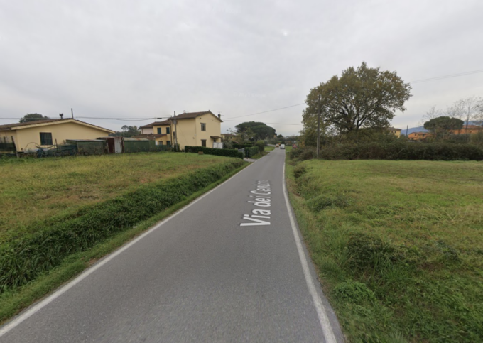 Investito e lasciato sul ciglio della strada da un’auto pirata: 69enne trovato morto ad Altopascio