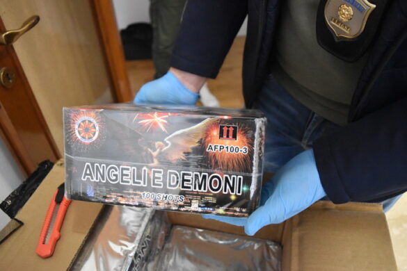 Aveva oltre due tonnellate di fuochi d’artificio in casa, arrestato un cinese