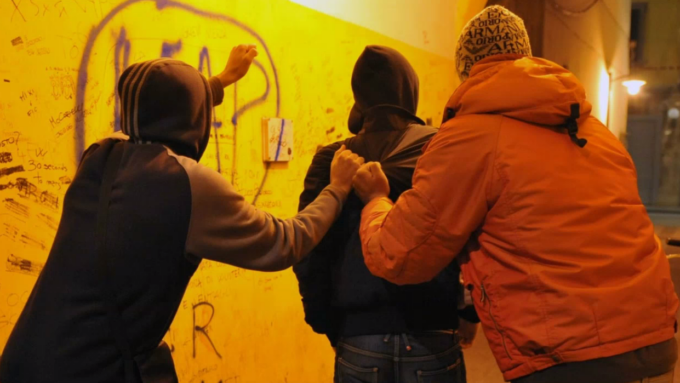 Allarme baby gang: due minori accerchiati e minacciato col taser. E’ successo nella zona nord di Firenze