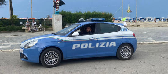 Viareggio, a tutta velocità ubriaco e senza patente: il 28enne era evaso dai domiciliari