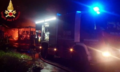 Firenze, fiamme all'ippodromo delle Mulina, crolla la copertura: nessun ferito