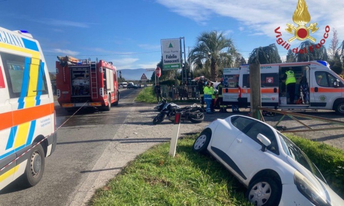 Scontro con un’auto a Pistoia: è morto il motociclista