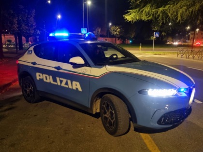 Prato, ferita al volto con un coccio di vetro in centro, un arresto