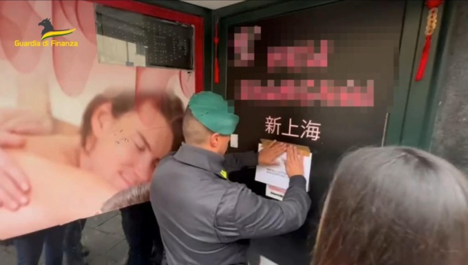 Prestazioni sessuali a pagamento nel centro massaggi di Pisa