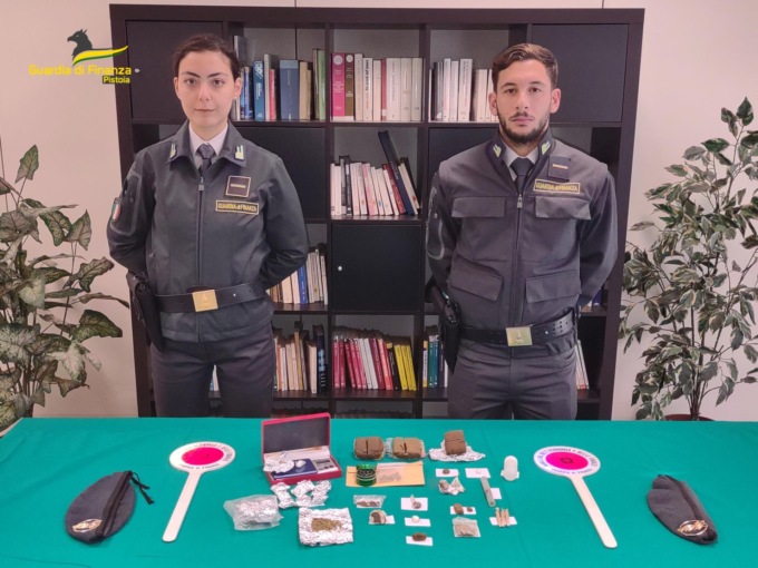 Pistoia, segnalate 36 persone per detenzione di sostanze stupefacenti: decine di dosi sequestrate